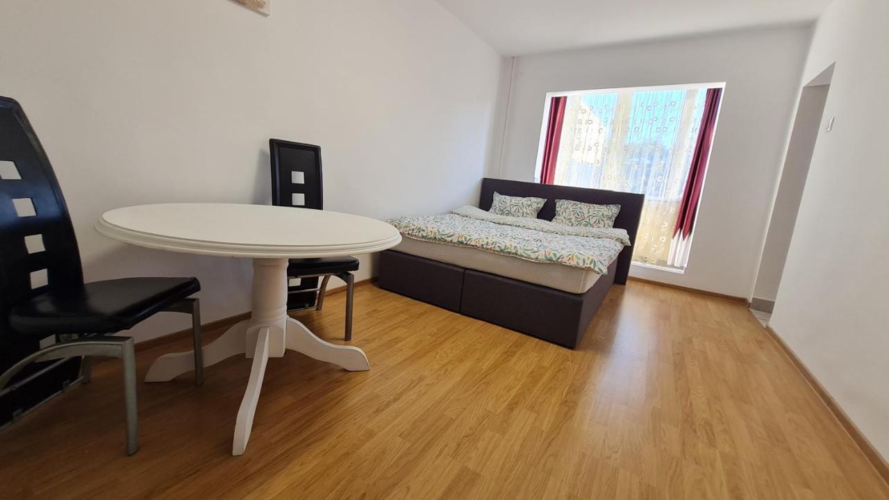 Studio Chic Symphony Parcare Privata Арад Экстерьер фото